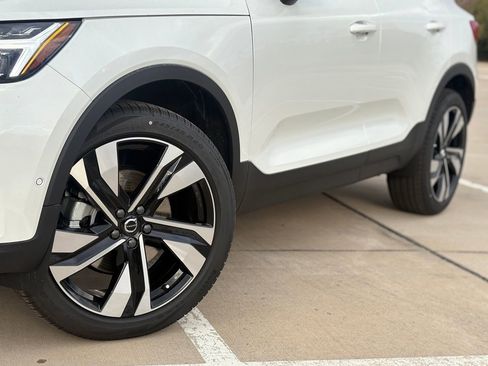New 2026 Volvo XC40 B5 Ultra w/ Protection Package Premier image 9