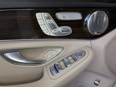 Used 2021 Mercedes-Benz C 300 4MATIC Sedan image 11