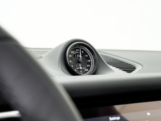 Certified 2026 Porsche Macan AWD/4WD image 16