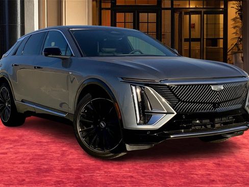 New 2025 Cadillac Lyriq Luxury image 2