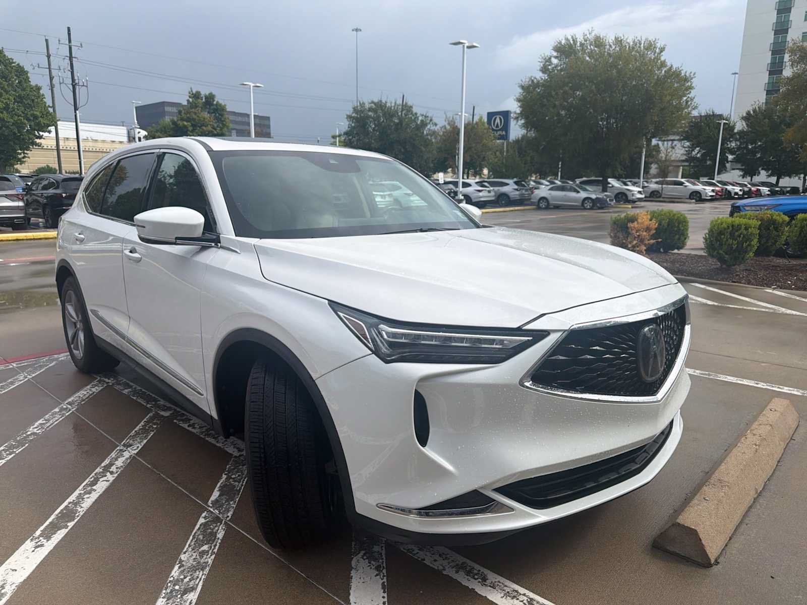 Used 2023 Acura MDX FWD image 3