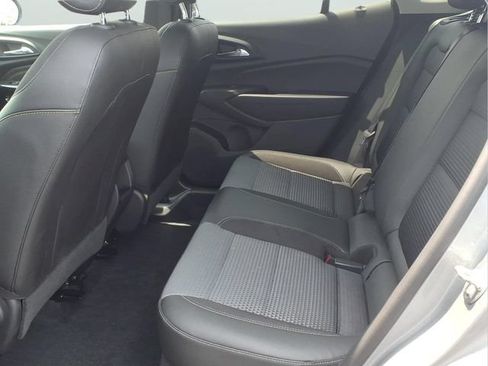 Used 2025 Chevrolet Trax LT FWD image 13