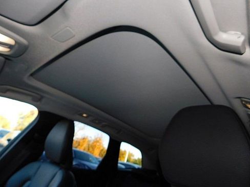 Certified 2025 Volvo XC60 B5 Plus image 18