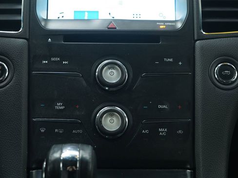 Used 2018 Ford Taurus SEL w/ Equipment Group 201A AWD/4WD image 18