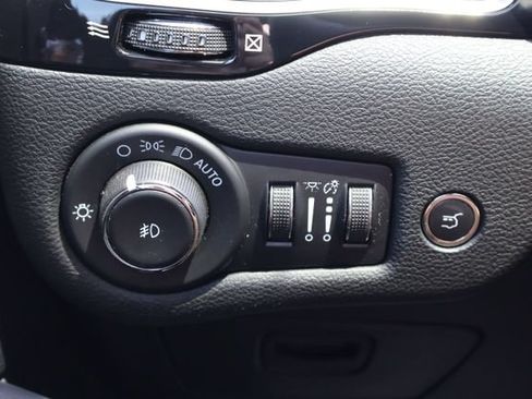 Used 2023 Jeep Cherokee Altitude Lux w/ Lux Elite Package AWD/4WD image 17