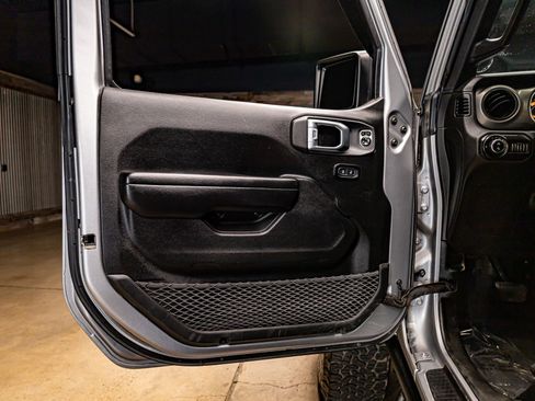 Used 2021 Jeep Gladiator Willys image 25