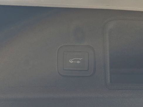 Used 2024 GMC Terrain SLT AWD/4WD image 23