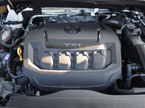 Used 2022 Volkswagen Tiguan SE image 37