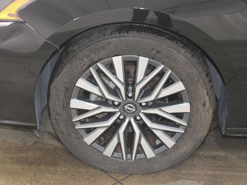 Used 2024 Nissan Altima 2.5 SV FWD image 43
