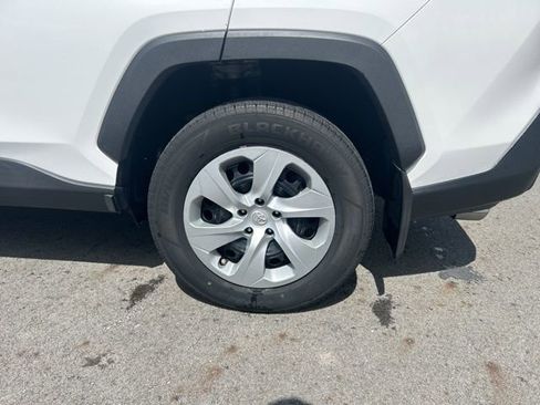 Used 2021 Toyota RAV4 LE AWD/4WD image 4