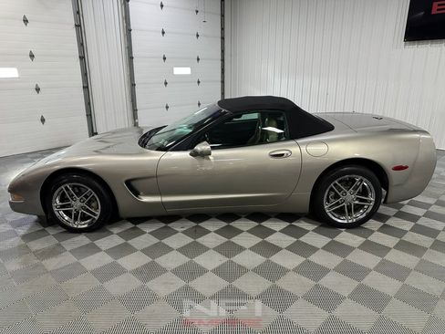 Used 2000 Chevrolet Corvette Convertible 2D w/ Memory Pkg image 4