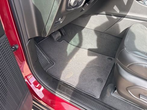 New 2025 Jeep Grand Cherokee Altitude image 16