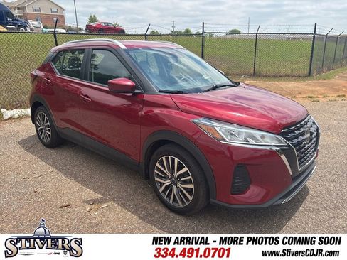 Used 2023 Nissan Kicks SV FWD image 1