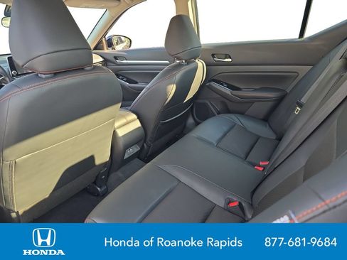 Used 2025 Nissan Altima 2.5 SR FWD image 18