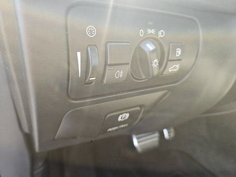 Used 2011 Volvo XC60 3.2 R-Design image 15