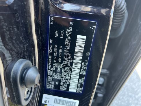 Used 2021 Toyota Highlander XLE FWD image 37