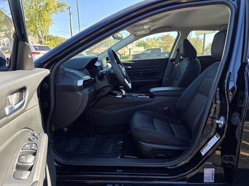 Used 2024 Nissan Altima 2.5 SV image 18