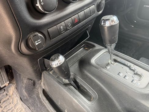 Used 2015 Jeep Wrangler Sport AWD/4WD image 17