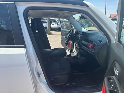 Used 2015 Jeep Renegade Trailhawk AWD/4WD image 13