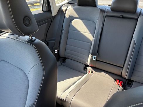 Used 2025 Volkswagen Jetta SE image 38