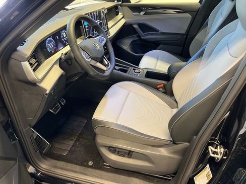 New 2026 Volkswagen Tiguan SE R-Line FWD image 7
