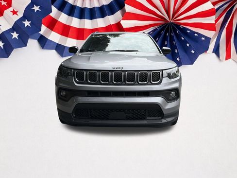 Used 2024 Jeep Compass Latitude AWD/4WD image 8