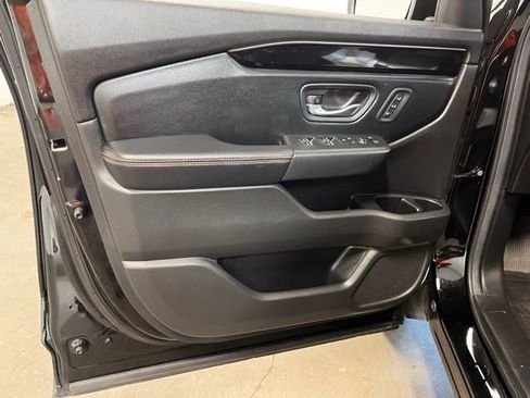 Used 2025 Honda Pilot TrailSport image 24