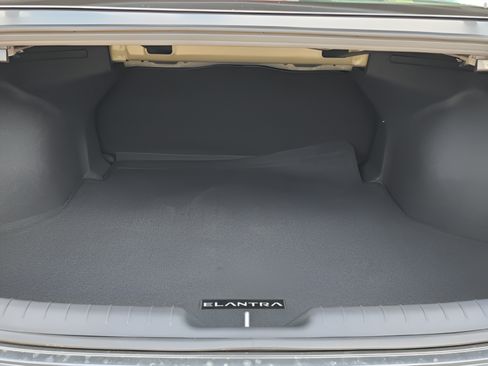 New 2025 Hyundai Elantra Hybrid FWD image 30