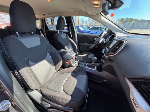 Used 2018 Jeep Cherokee Latitude image 16