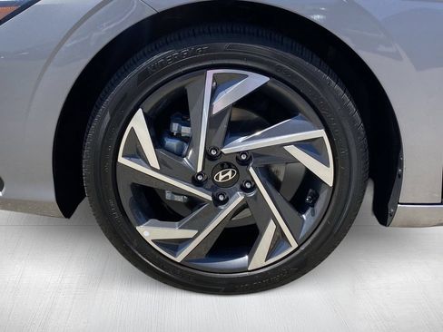 Used 2025 Hyundai Elantra SEL FWD image 14