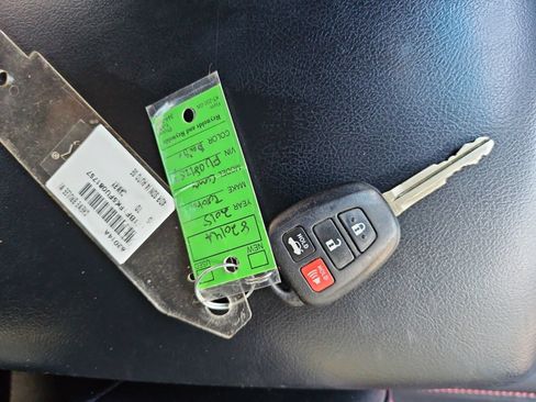 Used 2015 Toyota Camry SE FWD image 19