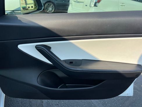 Used 2019 Tesla Model 3 Standard Range Plus image 23