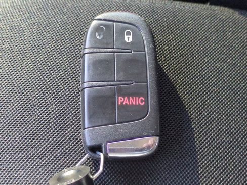 Used 2018 Jeep Renegade Latitude FWD image 27
