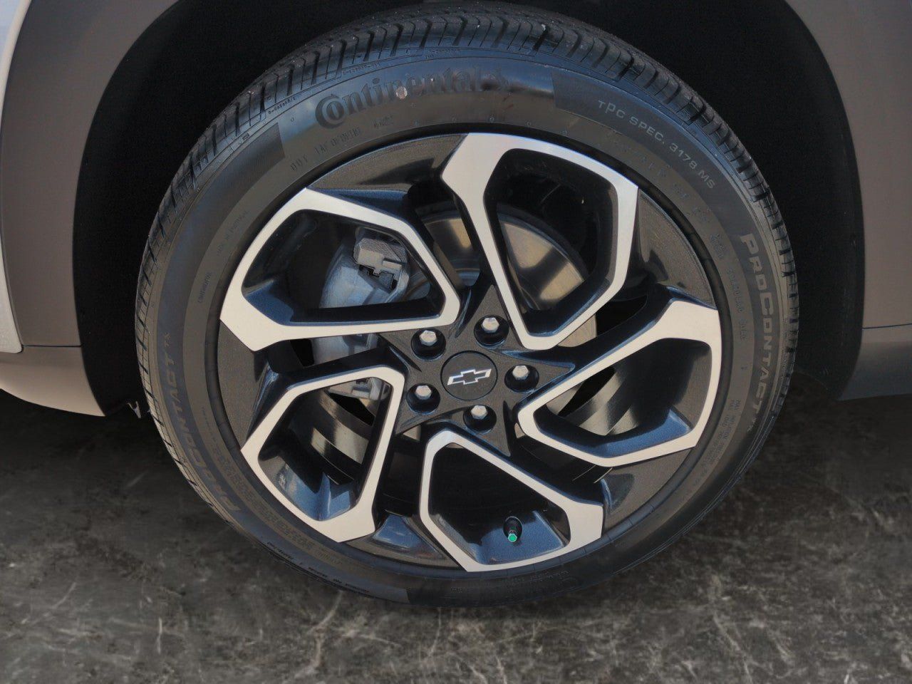 Used 2024 Chevrolet Trax RS FWD image 9