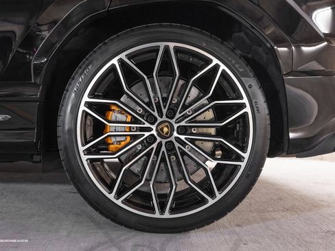 Used 2025 Lamborghini Urus SE image 9