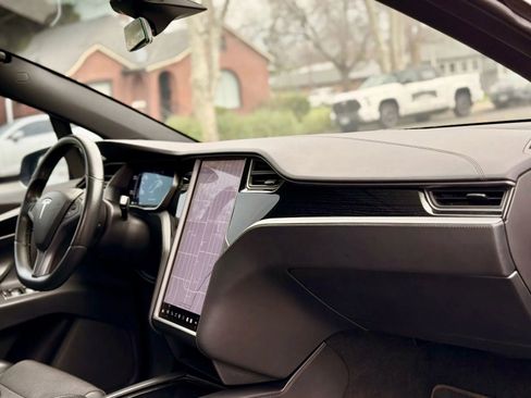 Used 2018 Tesla Model X 75D image 13