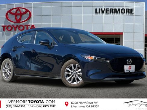 Used 2022 MAZDA MAZDA3 s image 1