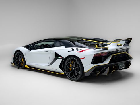 Used 2021 Lamborghini Aventador SVJ image 41