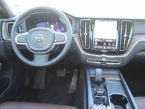 Used 2022 Volvo XC60 T8 Inscription Expression w/ Advanced Package AWD/4WD image 18