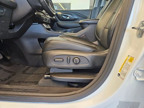 Used 2024 GMC Terrain SLT image 15