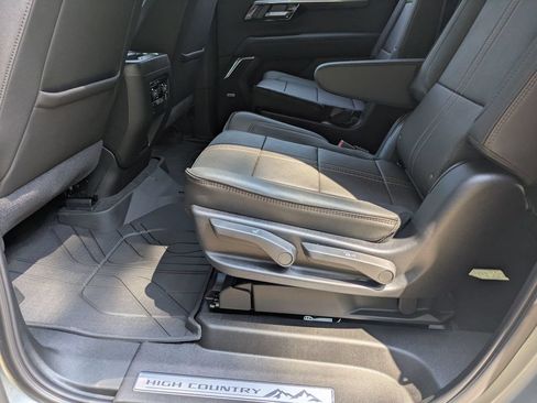 New 2026 Chevrolet Suburban High Country AWD/4WD image 29