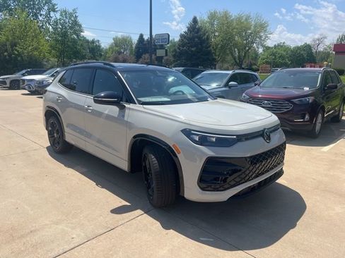 New 2026 Volkswagen Tiguan SE R-Line AWD/4WD image 1