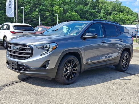 Used 2021 GMC Terrain SLT w/ Infotainment Package II AWD/4WD image 3