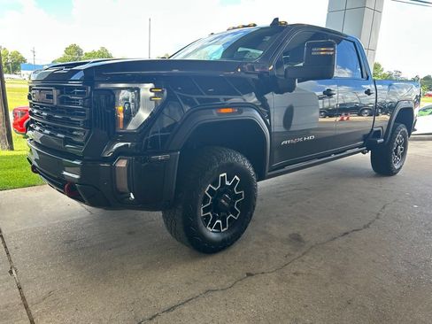 Used 2024 GMC Sierra 2500 AT4X AWD/4WD image 4