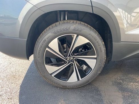 New 2025 Volkswagen Taos SE image 21