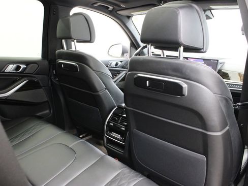 Used 2025 BMW X5 xDrive50e AWD/4WD image 23