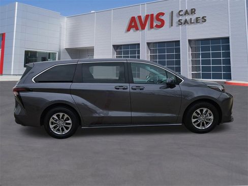 Used 2025 Toyota Sienna LE image 7