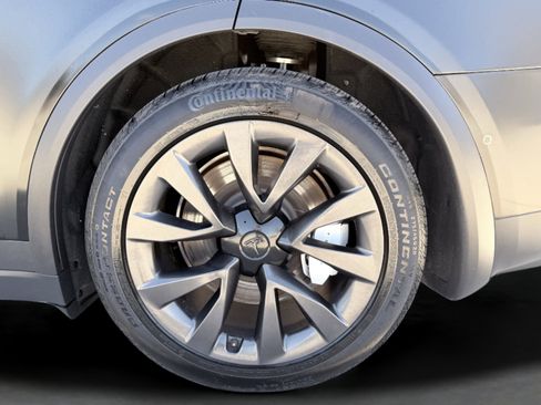 Used 2022 Tesla Model X image 19