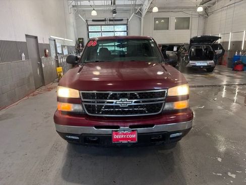 Used 2006 Chevrolet Silverado 1500 LT w/ Light Duty Power Package AWD/4WD image 8