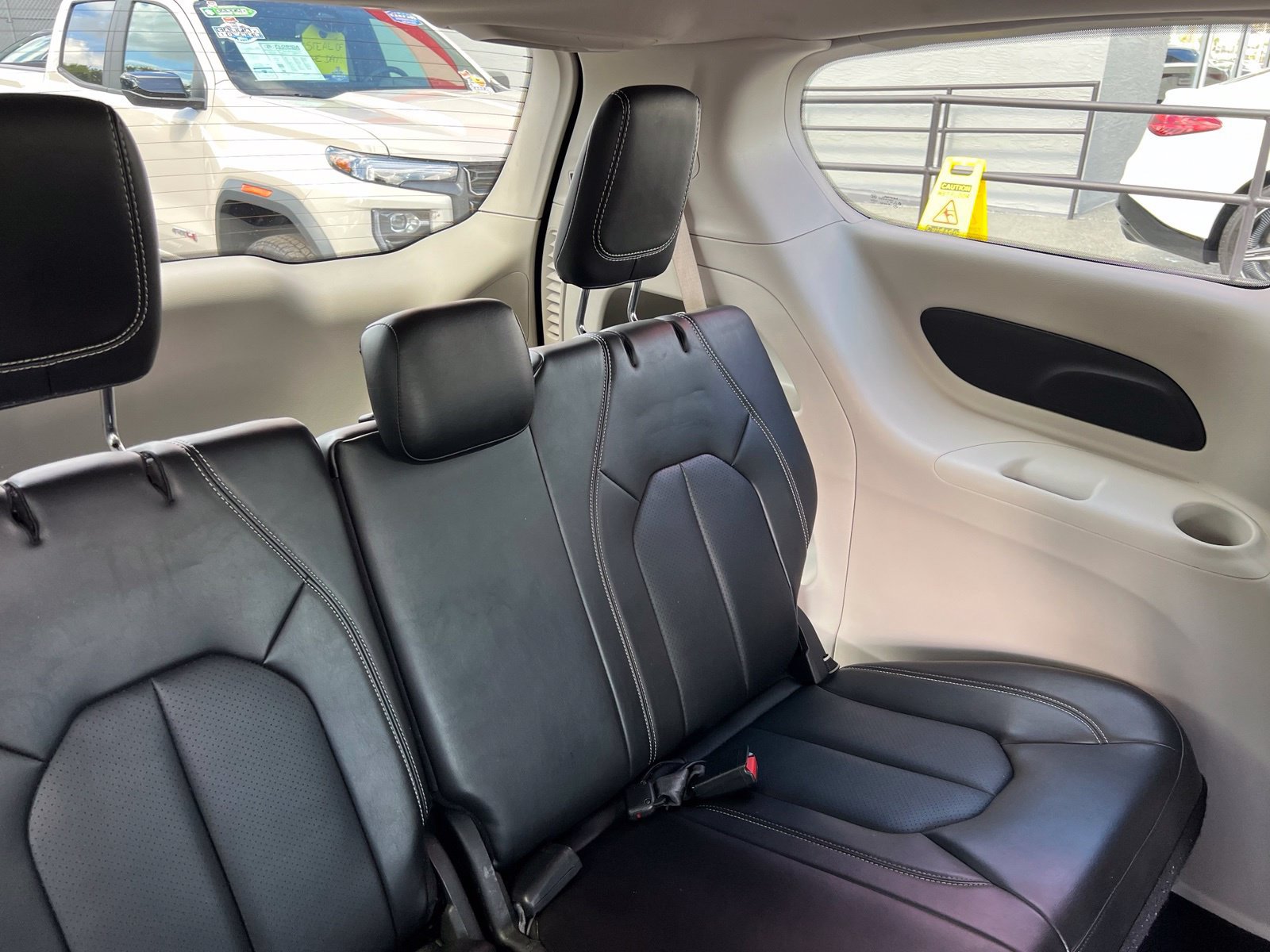 Used 2024 Chrysler Pacifica Touring-L FWD image 53